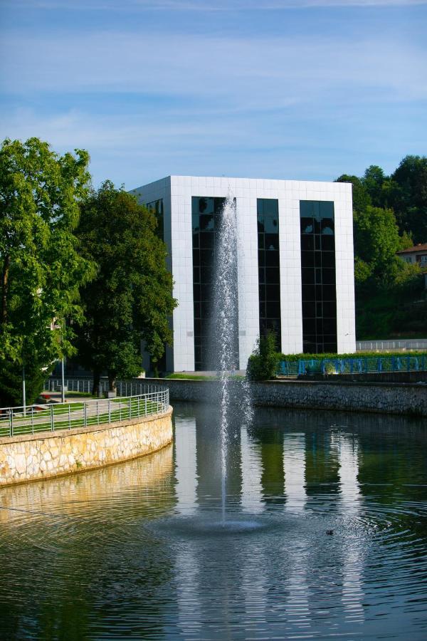 Hotel Bank