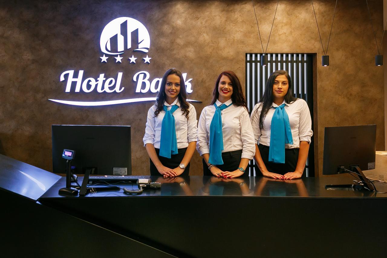 Bank 4*